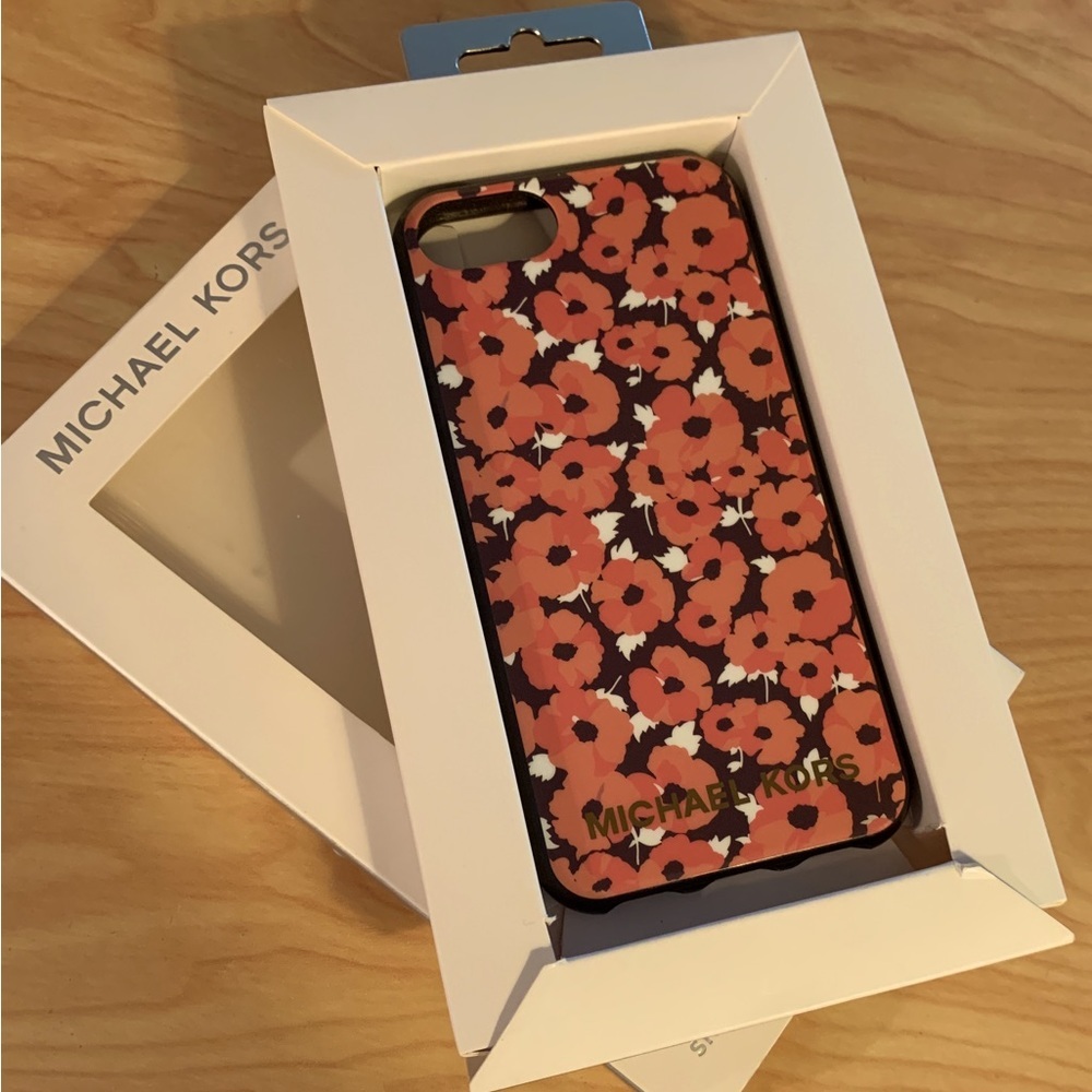 Michael Kors iPhone 7/8 Snap on case in peach and pink flowers
